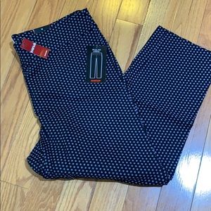 NWT Avenue Cropped Pull on Pants Size 18